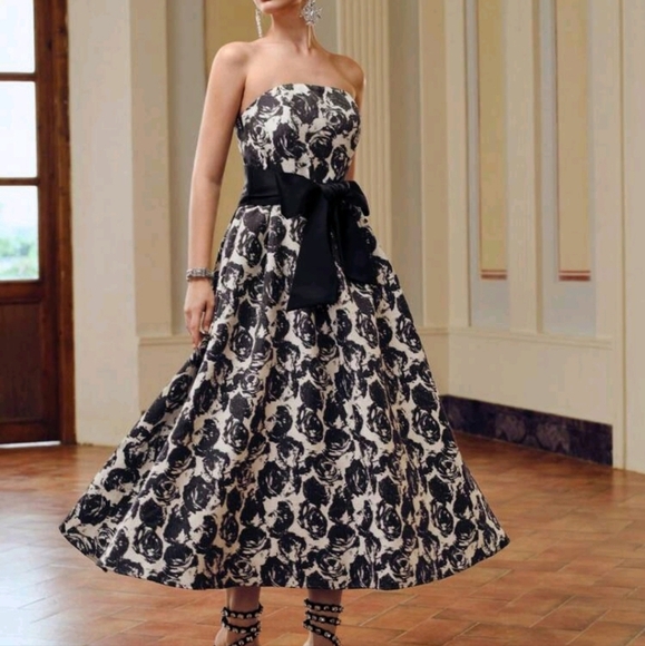ALLOVER FLORAL PRINT BOW WAIST TUBE LONG DRESS - Picture 1 of 6
